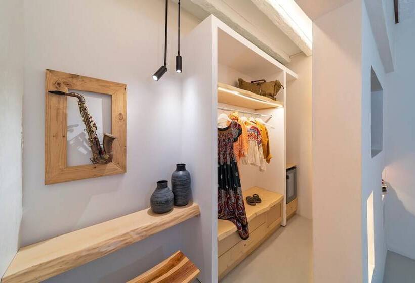 تختخواب و صبحانه F Charm All Suites   Adults Only