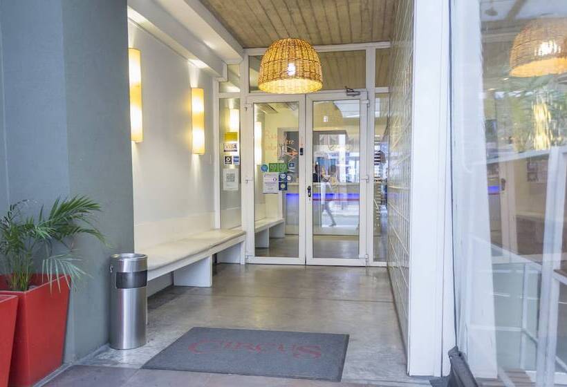 هتل Circus Hostel