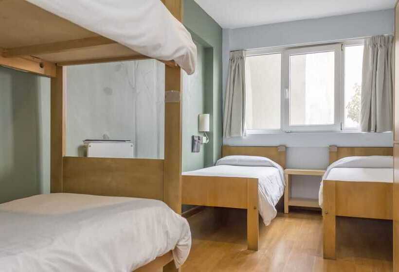 هتل Circus Hostel