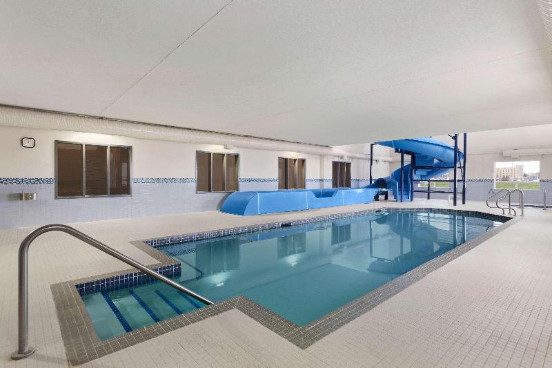 בית מלון כפרי Days Inn & Suites By Wyndham Yorkton