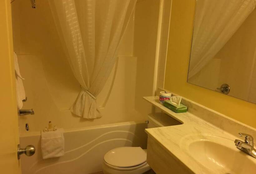 هتل Nova Inn Inuvik