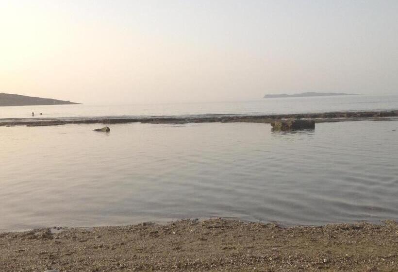 هتل Petras Beach