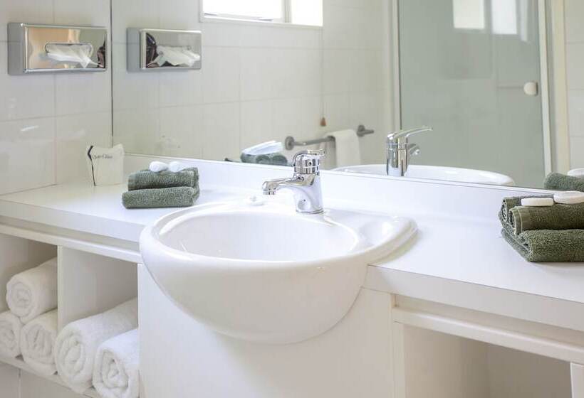 مُتل Cornwall Motor Lodge