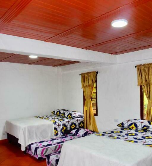 پانسیون Casa Waka Marú