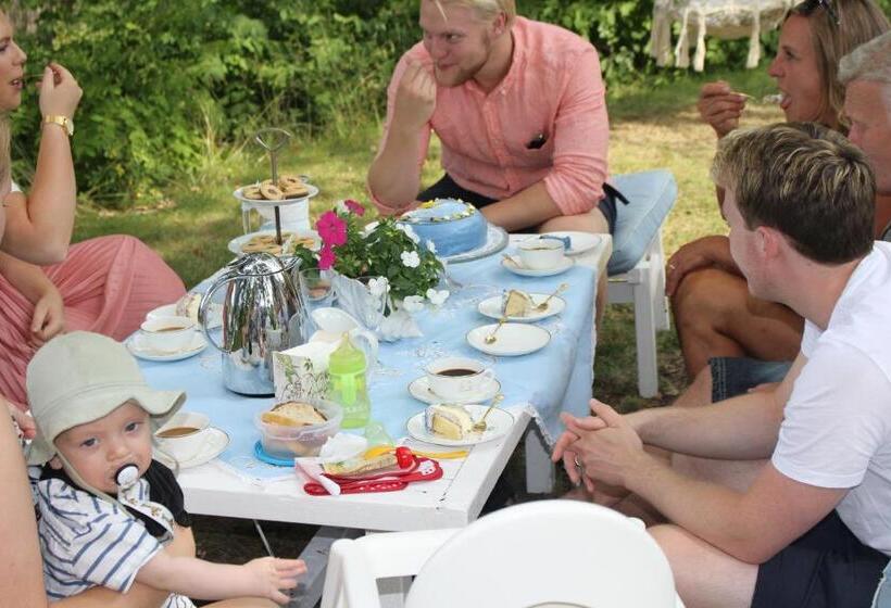 مبيت وإفطار Herrgårds Hotell Gyllene Hästen