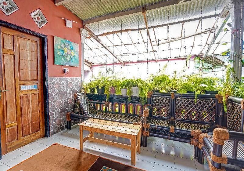 هتل Oyo Homes 91103 Desa Wisata Lembah Gunung Tumpeng