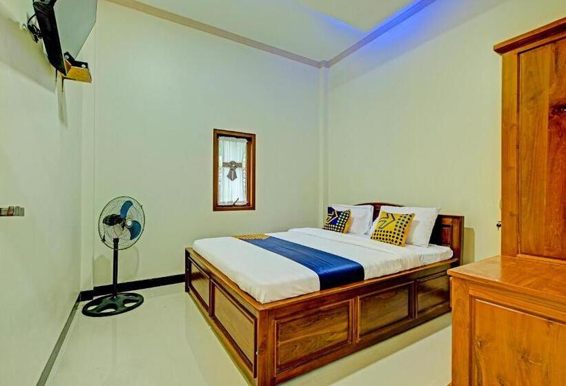 ホテル Spot On 91095 Desa Wisata Conto