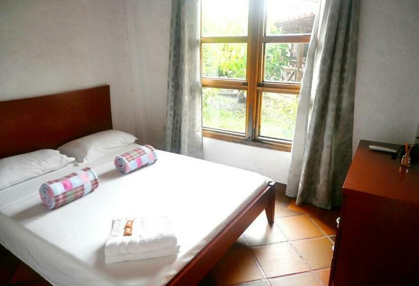 تختخواب و صبحانه Campestre Amathea