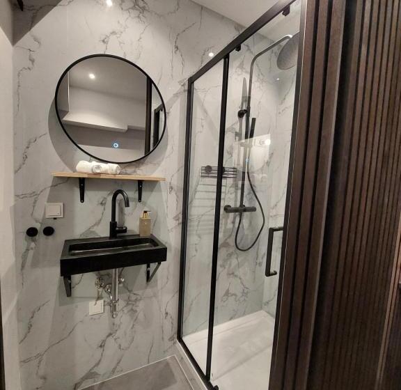 تختخواب و صبحانه Saya Boutique