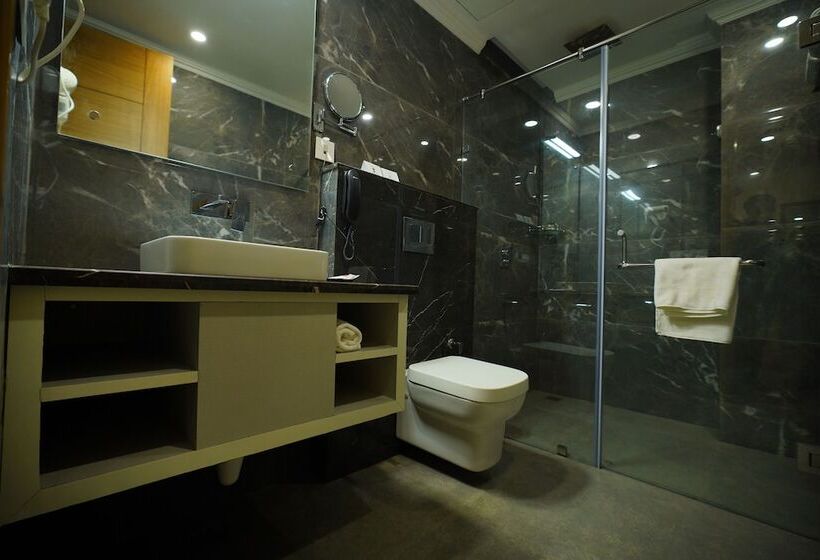 ホテル Clarks Inn Aligarh