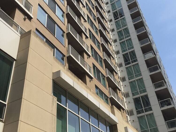 בית מלון כפרי Concord By Executive Apartments