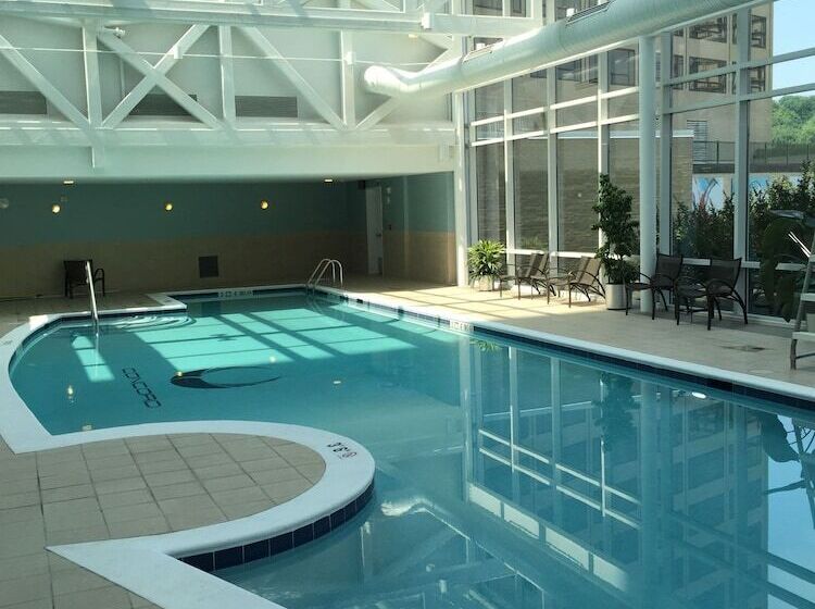 בית מלון כפרי Concord By Executive Apartments