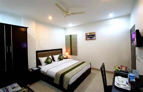 ホテル Fab Kingston Patel Nagar