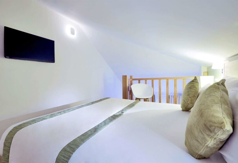 هتل Kyriad Paris 18  Porte De Clignancourt  Montmartre