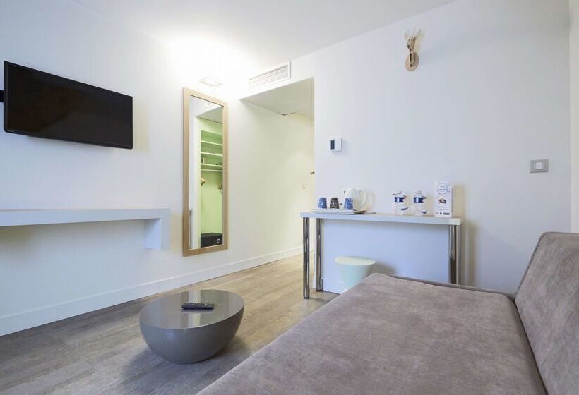 هتل Kyriad Paris 18  Porte De Clignancourt  Montmartre