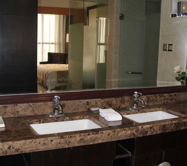 فندق Ramada Plaza Weifang