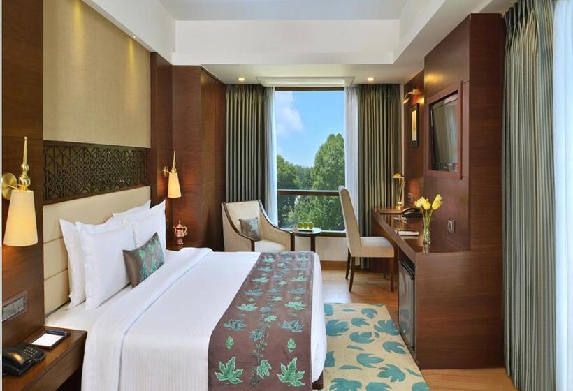 בית מלון כפרי Golden Tulip Srinagar