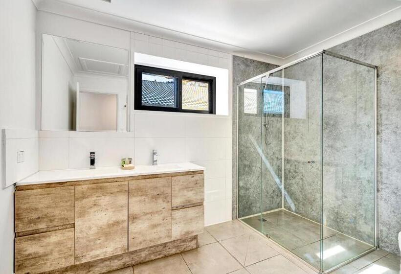 Montego Mermaid Beach Motel