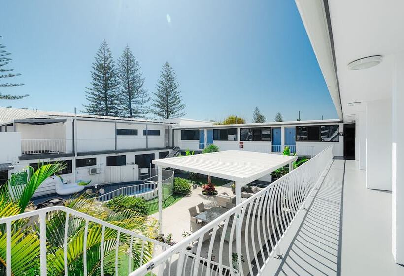 Montego Mermaid Beach Motel