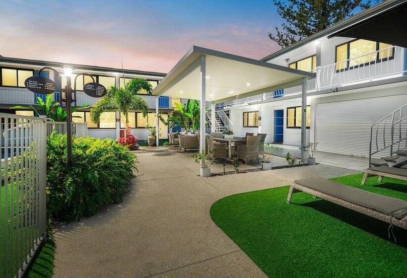Montego Mermaid Beach Motel