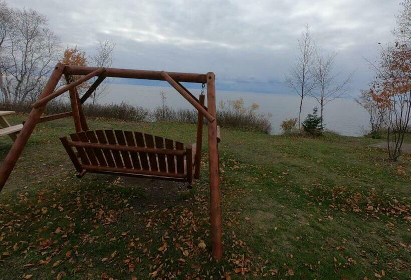 호스텔 Thomsonite Inn On Lake Superior