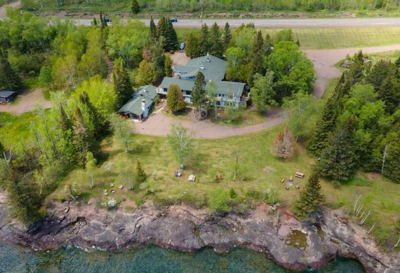 호스텔 Thomsonite Inn On Lake Superior