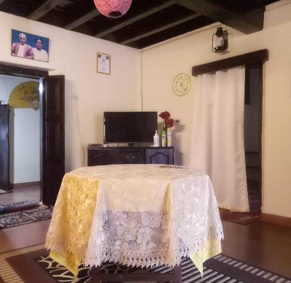 ベッドアンドブレックファースト Sardar Bahadur S Heritage Bungalow Estate Stay