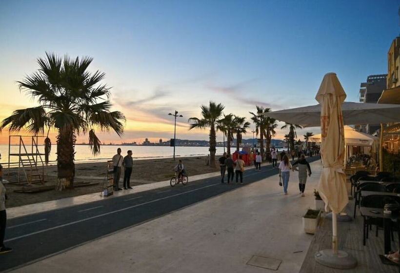 فندق Zanzi