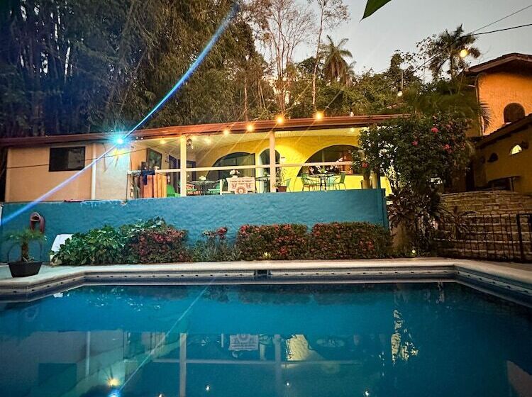تختخواب و صبحانه Hospedaje Colibri