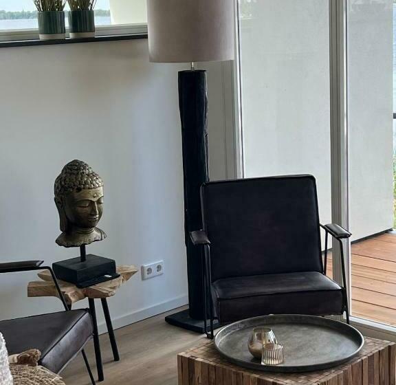 مبيت وإفطار Plassenzicht Logies & Sloepverhuur