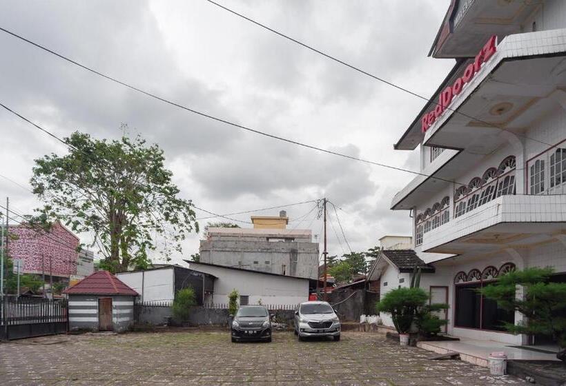 בית מלון כפרי Reddoorz @ Jalan Jendral Sudirman Jambi 2