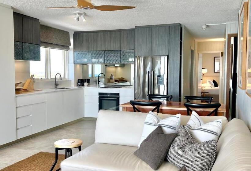 酒店 84 The Spit Holiday Apartments