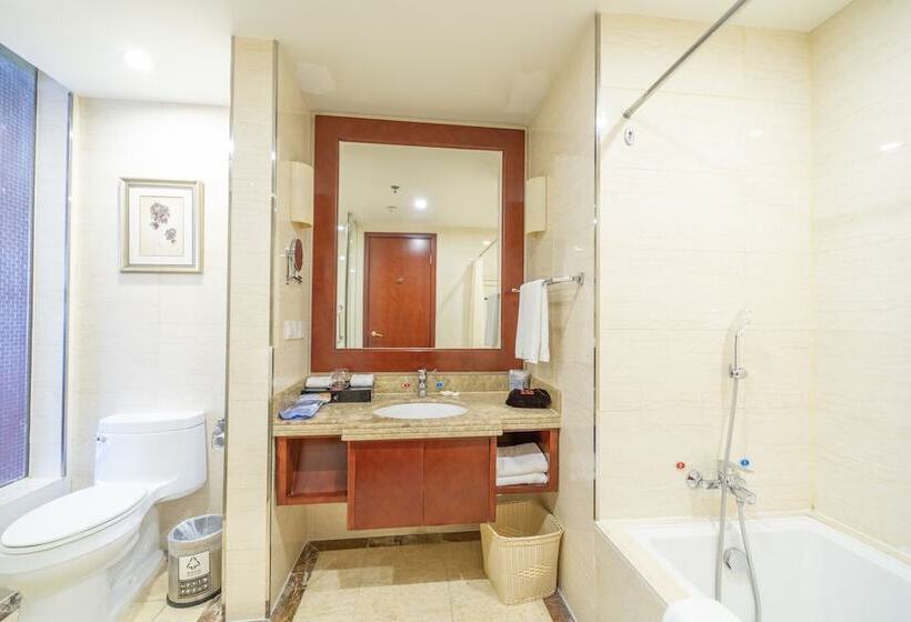 ホテル Ramada Plaza By Wyndham Chongqing West