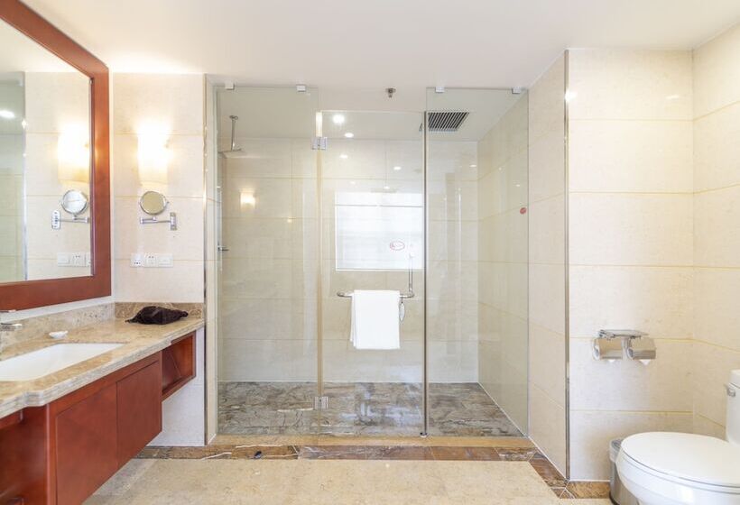 ホテル Ramada Plaza By Wyndham Chongqing West