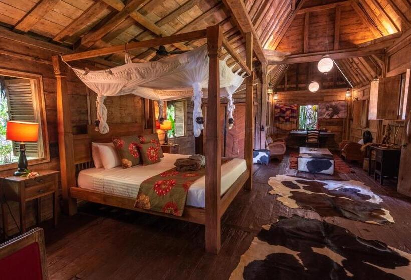 هتل Ratua Private Island Resort