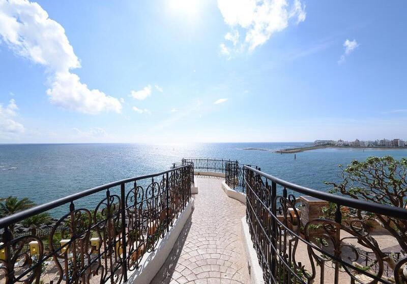 Vessel Hotel Campana Okinawa