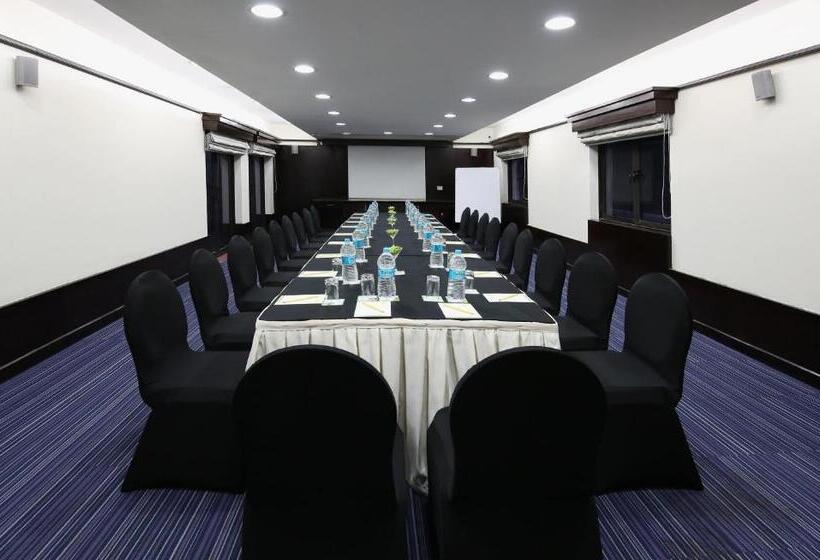 منتجع Lemon Tree Hotel, Tarudhan Valley, Manesar