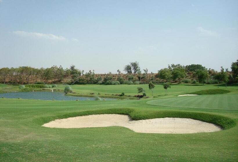 منتجع Lemon Tree Hotel, Tarudhan Valley, Manesar