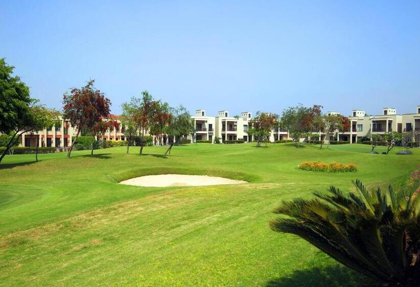 منتجع Lemon Tree Hotel, Tarudhan Valley, Manesar