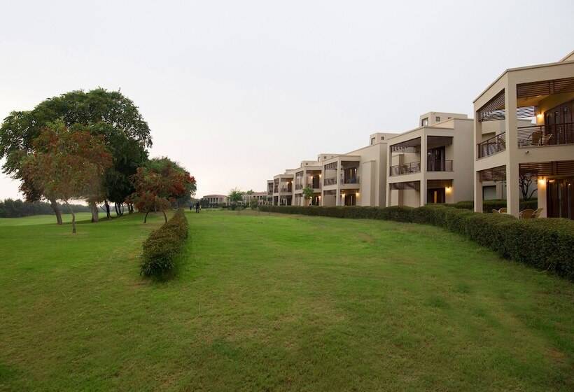 منتجع Lemon Tree Hotel, Tarudhan Valley, Manesar