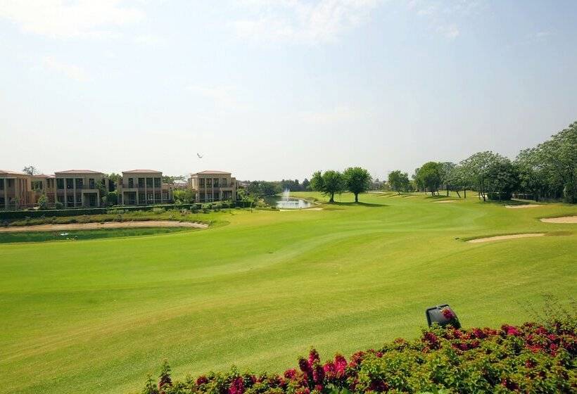 منتجع Lemon Tree Hotel, Tarudhan Valley, Manesar