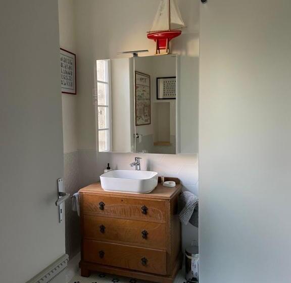 تختخواب و صبحانه Chateau De Vaugelas Charmant Domaine Près De Valence