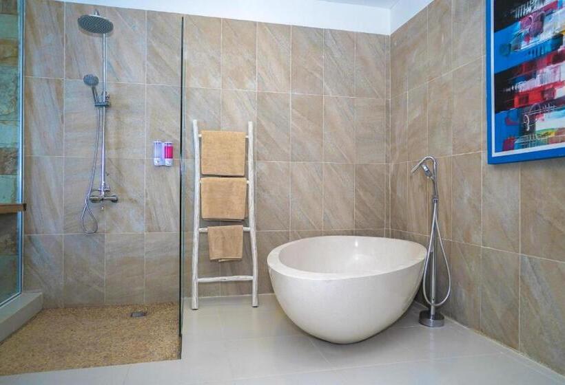 هتل Theodor At Labuan Bajo