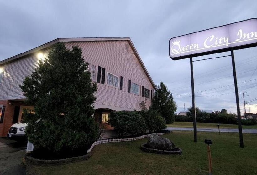 فندق على الطريق Queen City Inn
