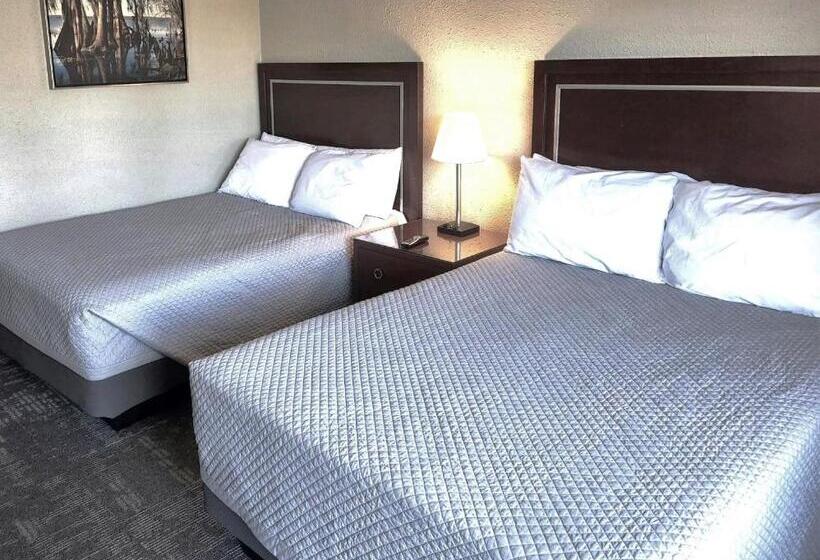 فندق على الطريق Queen City Inn