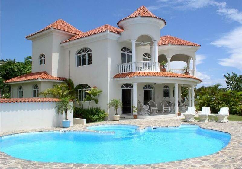 בית מלון כפרי Affordable Luxury Resort Club
