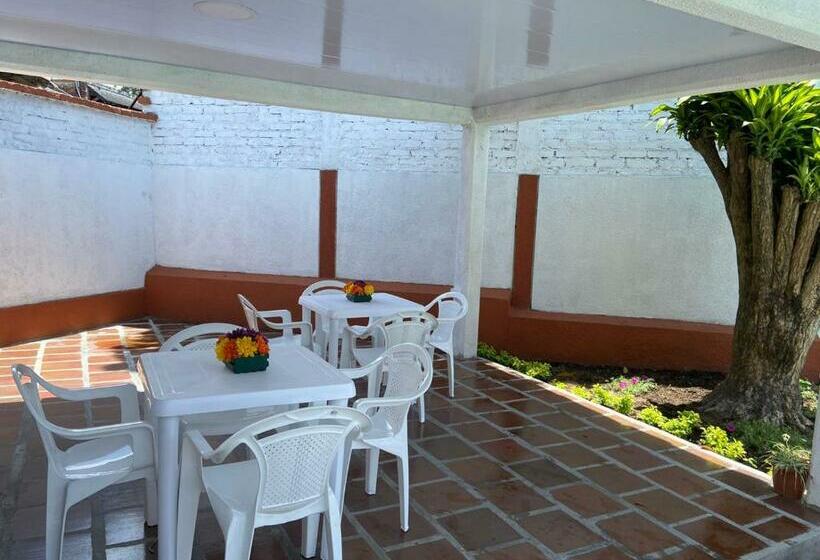 هتل Casa Antigua Buga