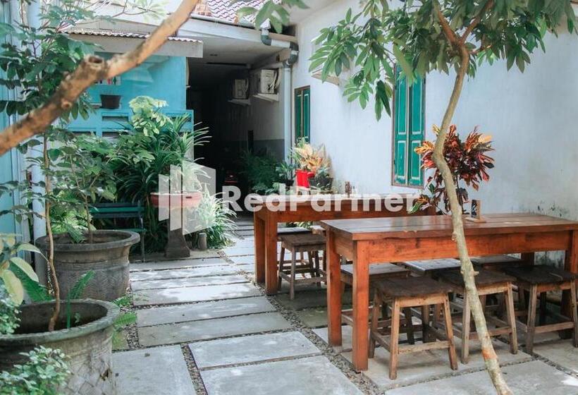 ホテル Flamboyan Asri Syariah Mitra Reddoorz Near Kampung Inggris Pare