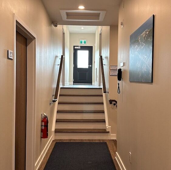 호텔 The Landing   Extended Stay Quarters