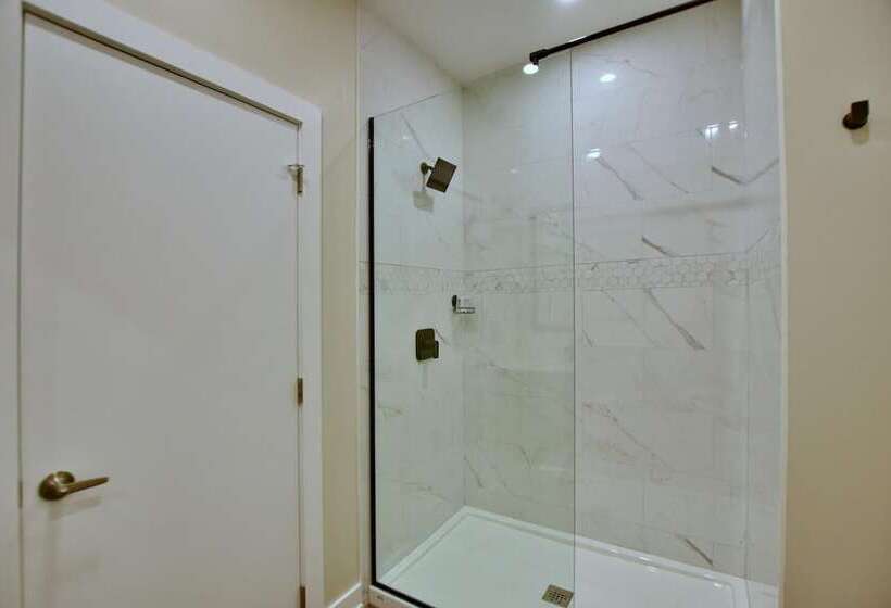 호텔 The Landing   Extended Stay Quarters